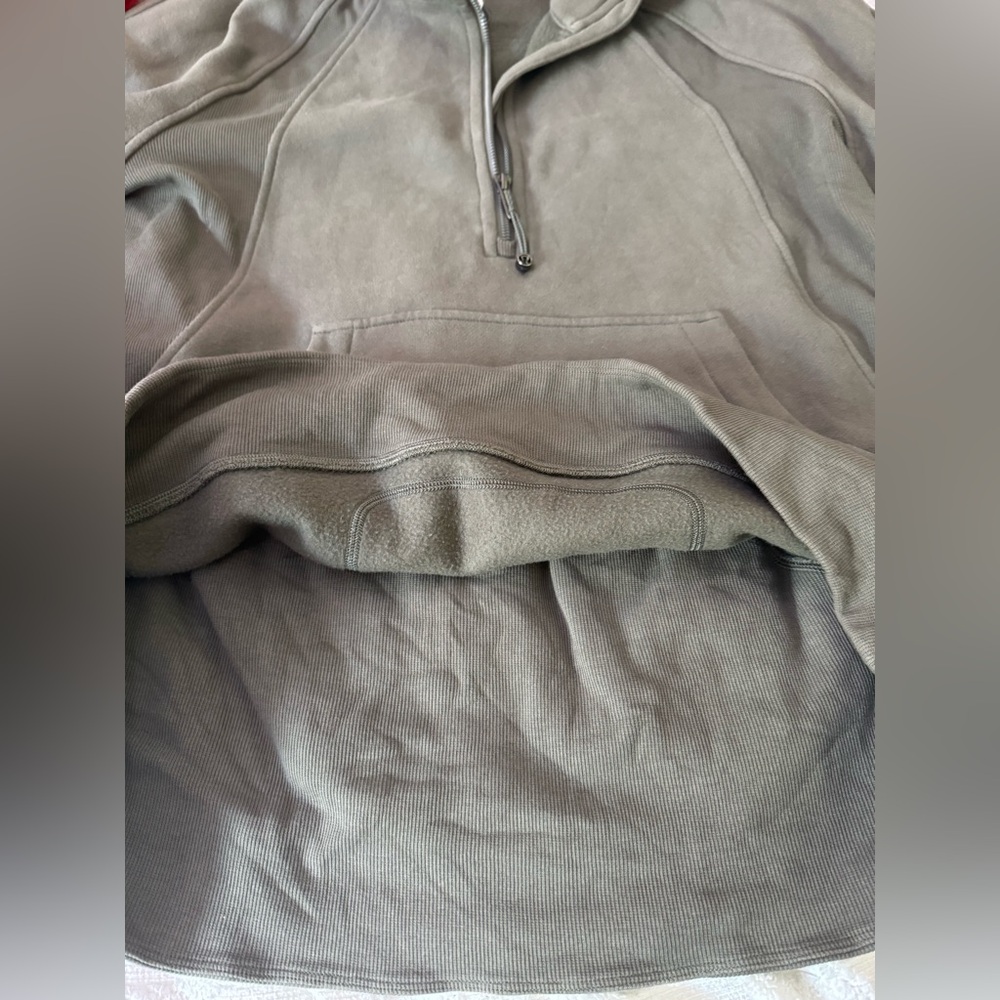Lululemon scuba sweater size M/L excellent condition - Picture 7 of 10